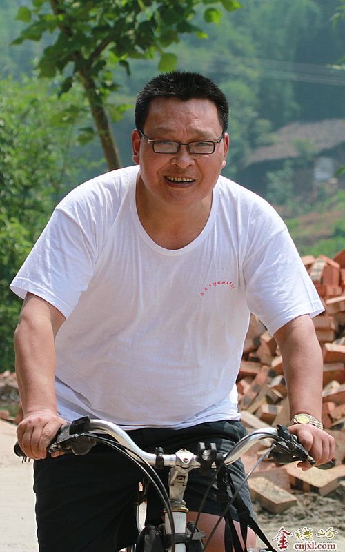 VAfYtaE1.jpg